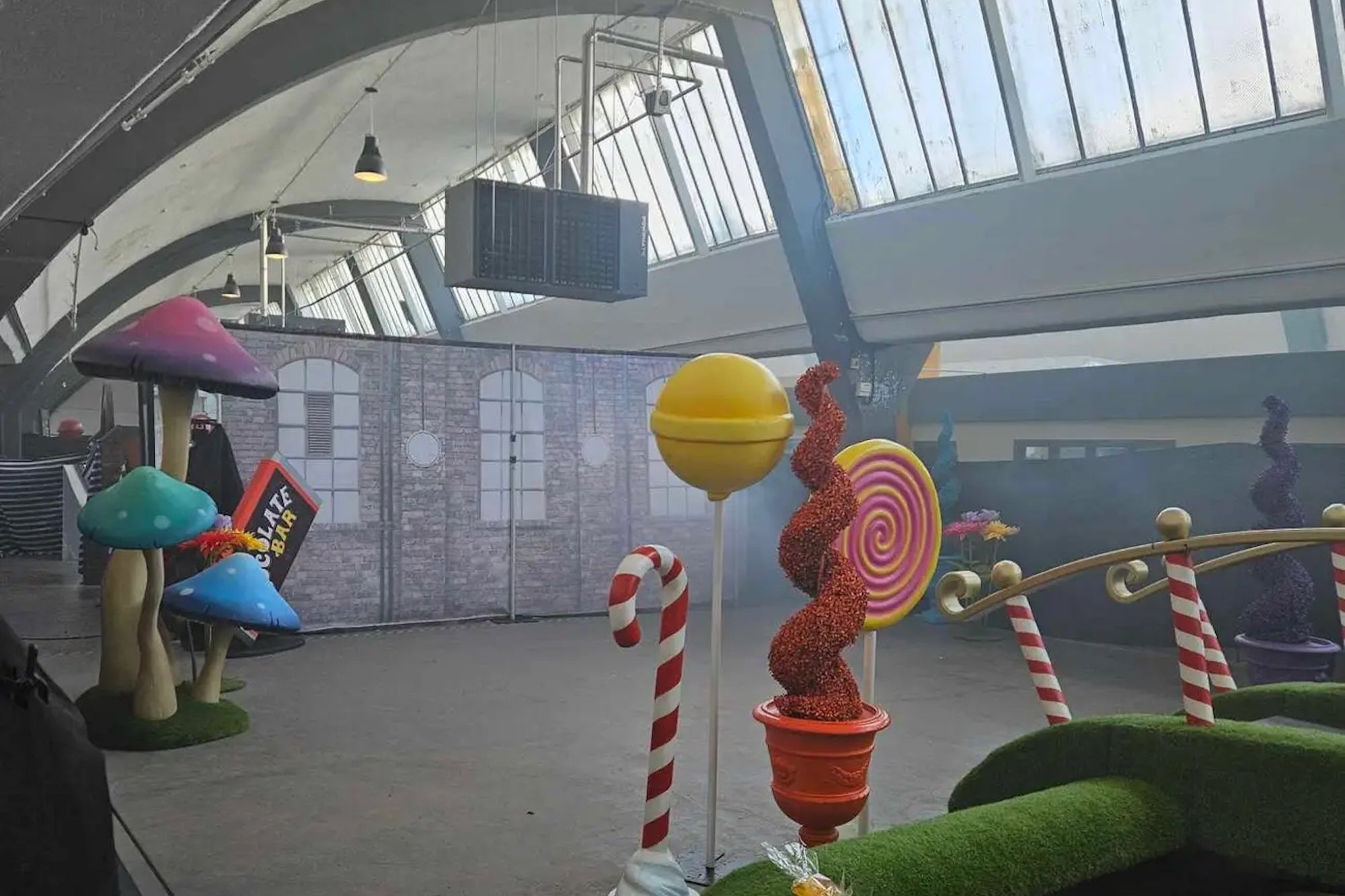 Police Called to Willy Wonka-Like Experience: 'Absolute Con'